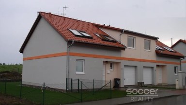 Pronájem rodinného domu 5+kk se zahradou a garáží, Praha 9 – Satalice, ul. Kemrova