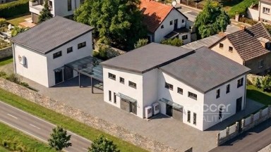 Prodej rezidenčního projektu – 3 nové rodinné domy, Praha–Koloděje.