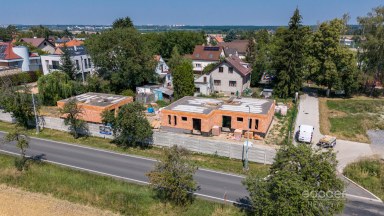 Prodej rezidenčního projektu – 3 nové rodinné domy, Praha–Koloděje.