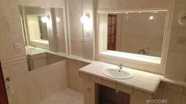 Pronájem pěkného bytu 2+kk+terasa, 67 m2 v centru Neveklova, okres Benešov.