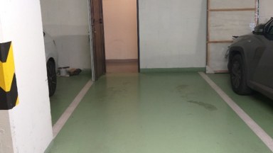 Pronájem garážového stání a přiléhajícího sklepa v rezidenčním projektu Zahrady Rokytka, ul. Modrého