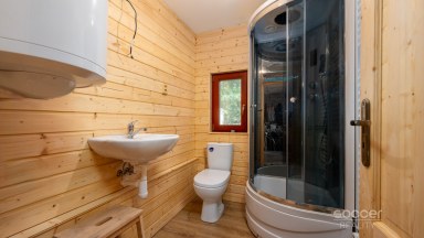 Prodej stavebního pozemku 1 300 m² se srubem, Stará Boleslav – Vestecká.